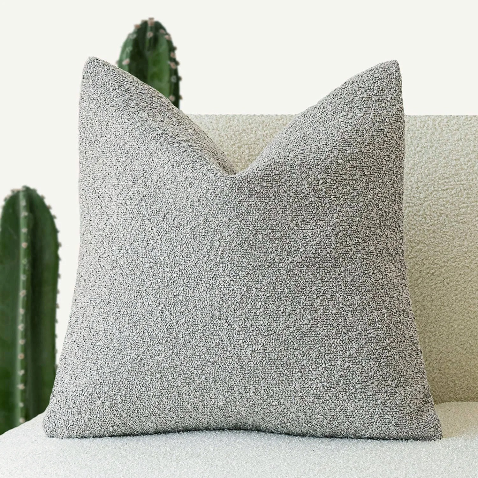 Funda de Cojín Luxe Bouclé – Elegancia y Confort Clásico-Cushion Cover-Gris claro-Nisero Deco