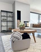 Cojín Decorativo de Terciopelo con Diseño de Nudo - Verde Menta, Gris Claro y Negro-Cushion-Nisero Deco