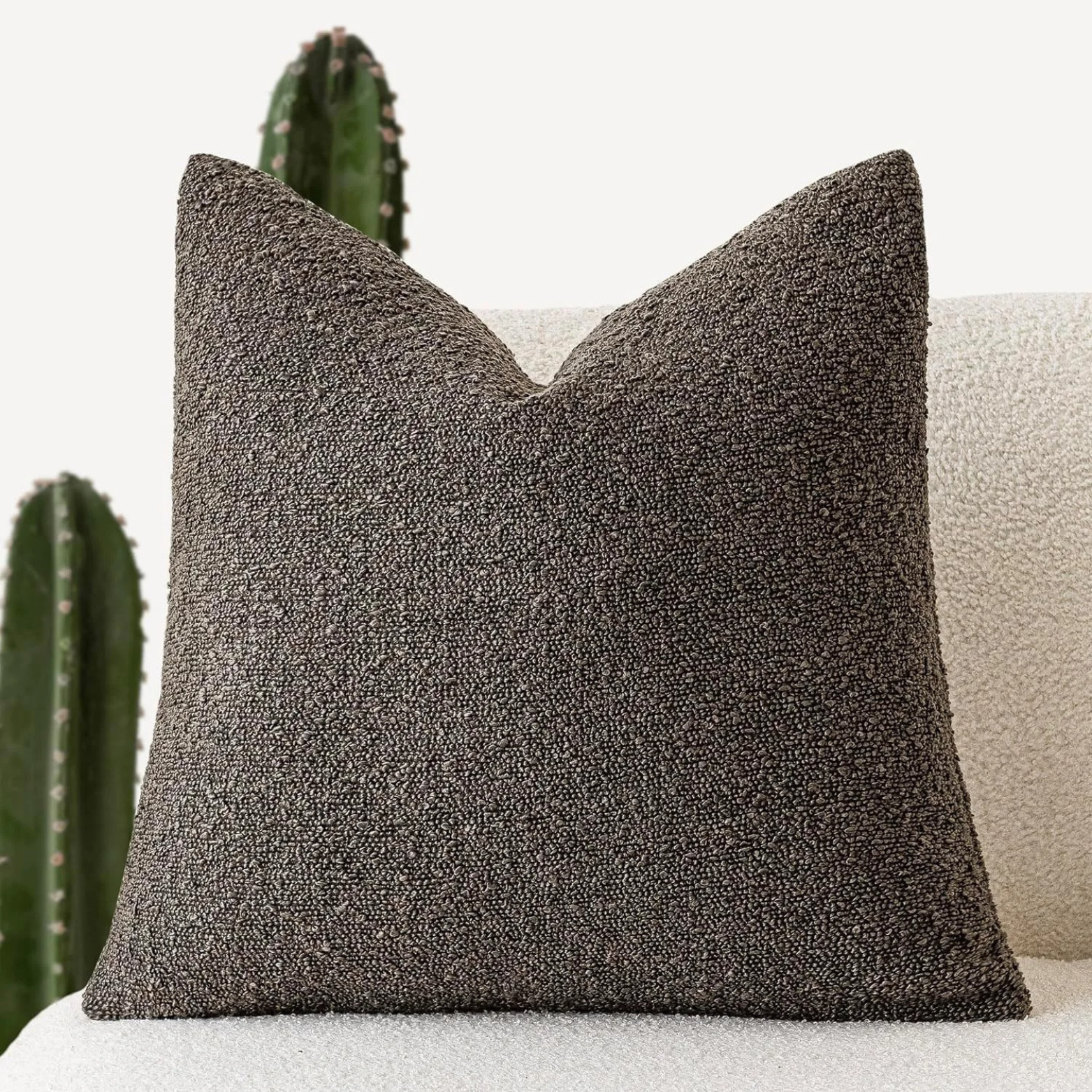 Funda de Cojín Luxe Bouclé – Elegancia y Confort Clásico-Cushion Cover-Marrón oscuro-Nisero Deco