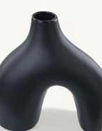 Jarrón Moderno de Porcelana Negra Artesanal para Flores