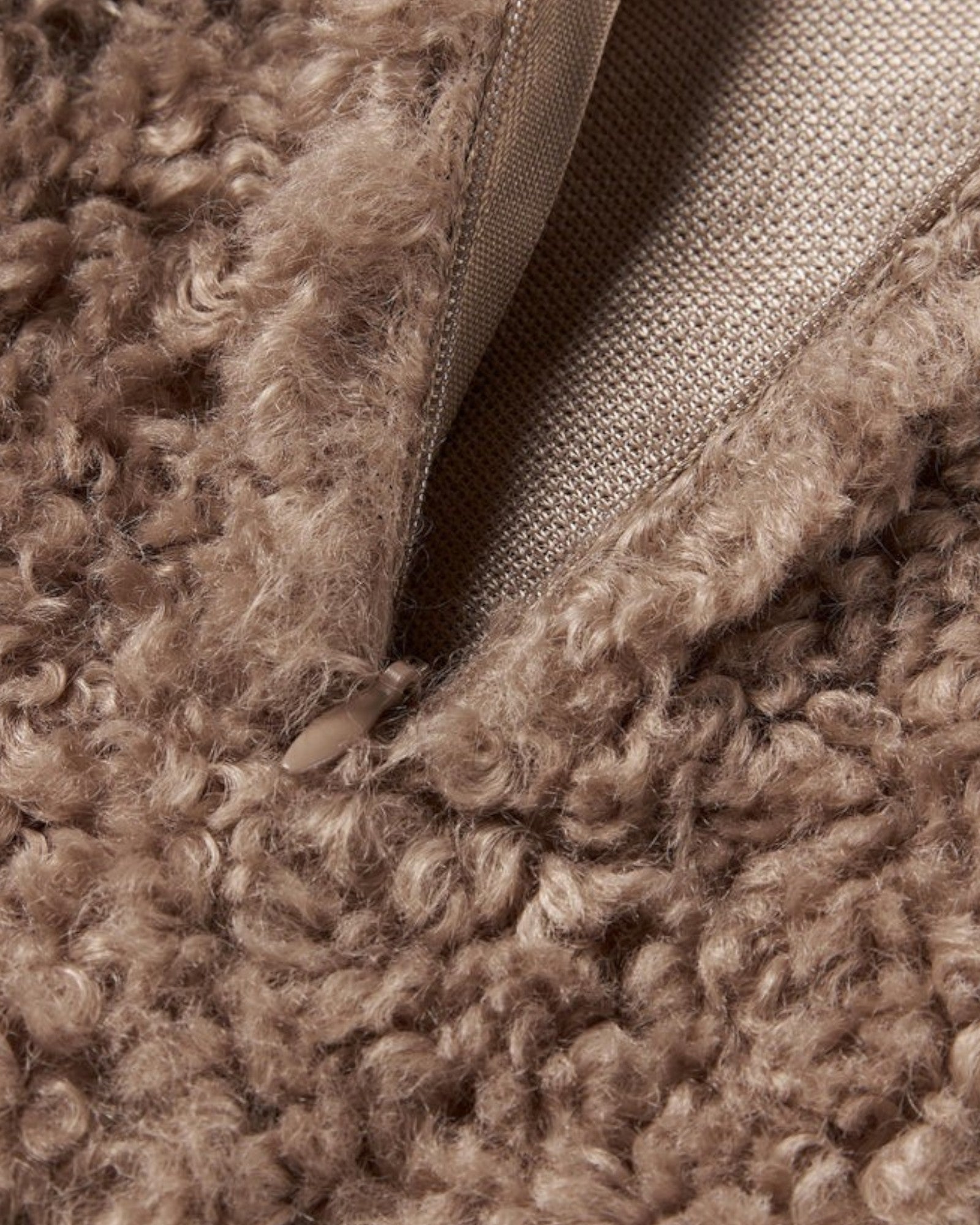 Funda de Cojín Teddy – Suave y Esponjosa – Colores Beige, Taupe y Burdeos